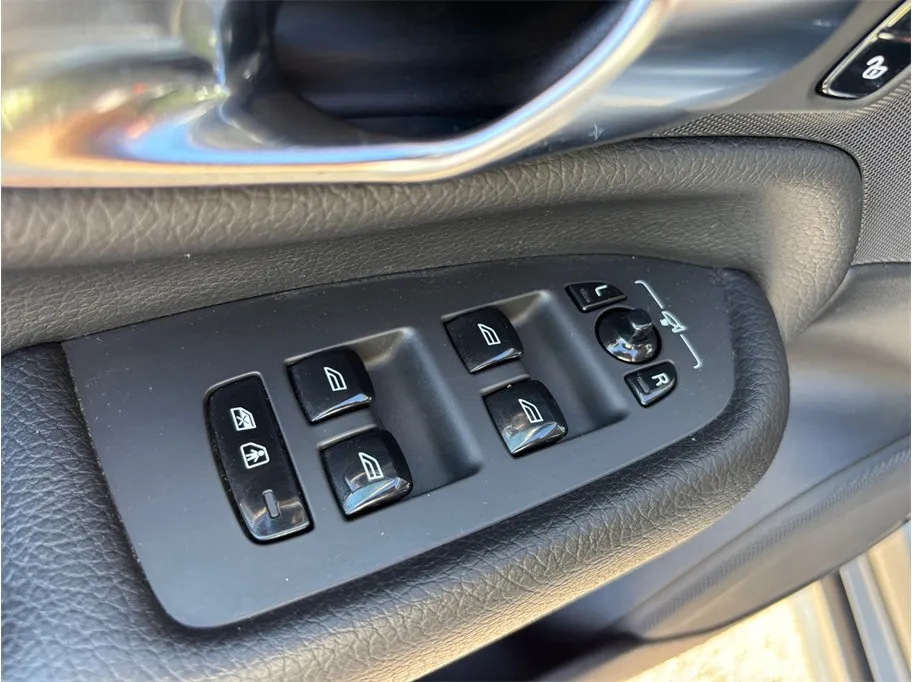 Volvo XC90 photo 23