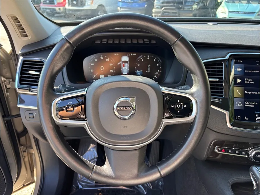 Volvo XC90 photo 26