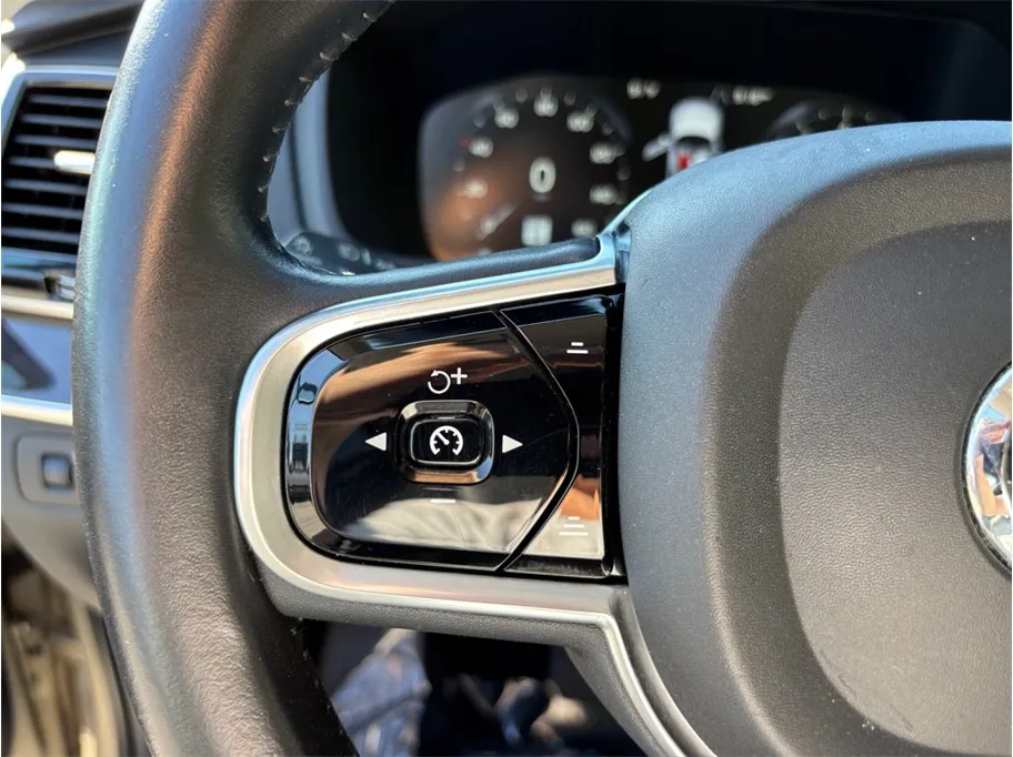 Volvo XC90 photo 27