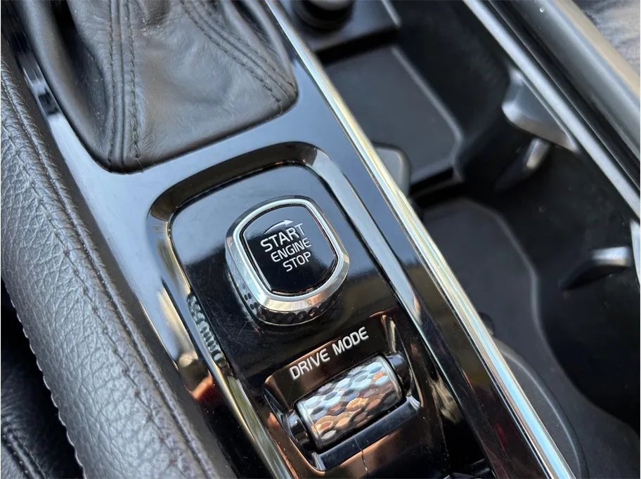 Volvo XC90 photo 29