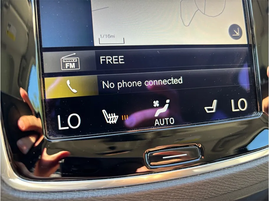 Volvo XC90 photo 34