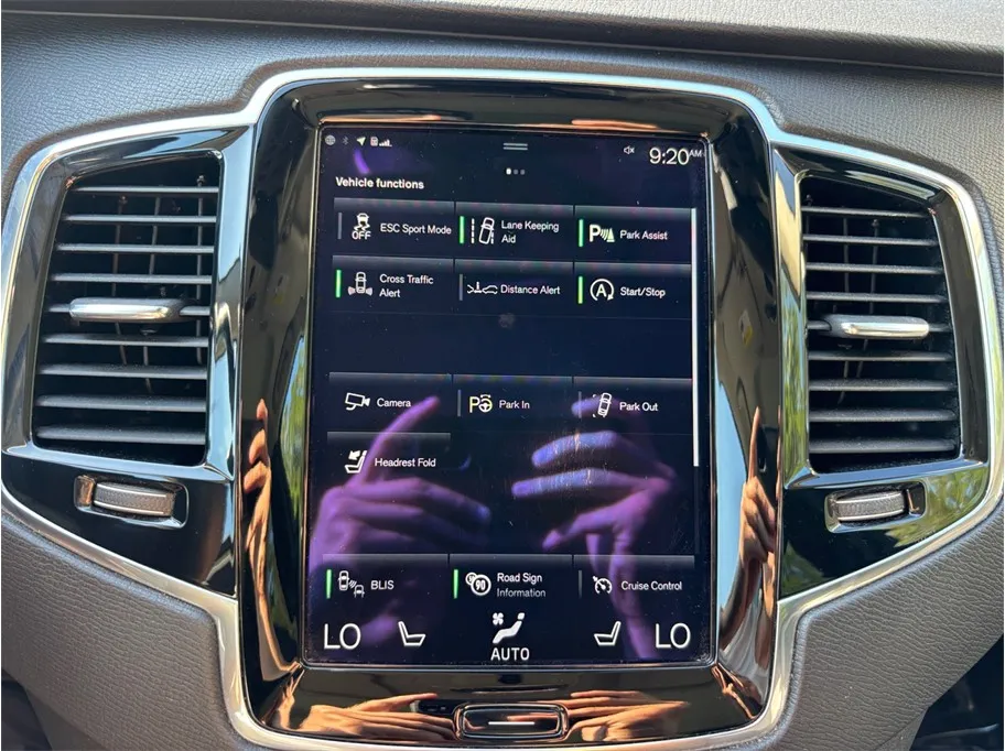 Volvo XC90 photo 35