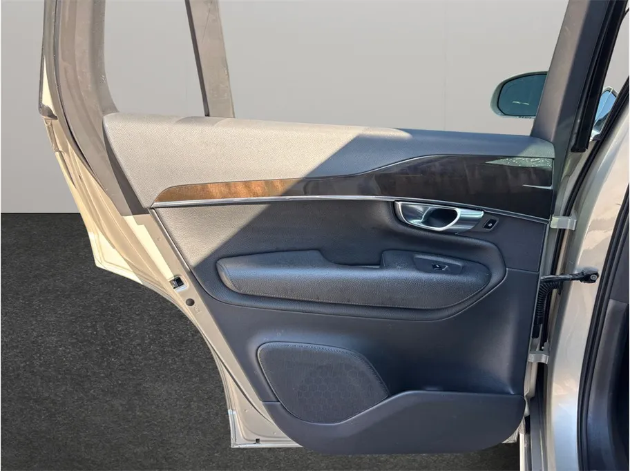 Volvo XC90 photo 40