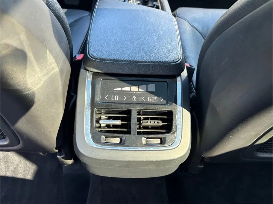 Volvo XC90 photo 41