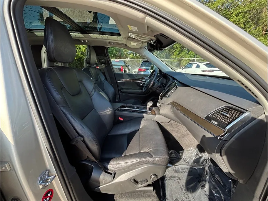 Volvo XC90 photo 45