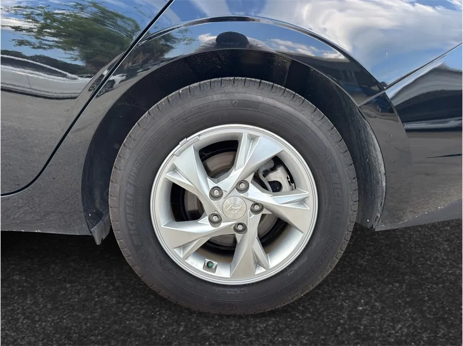 Hyundai Elantra photo 14