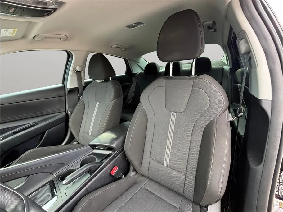 Hyundai Elantra photo 16
