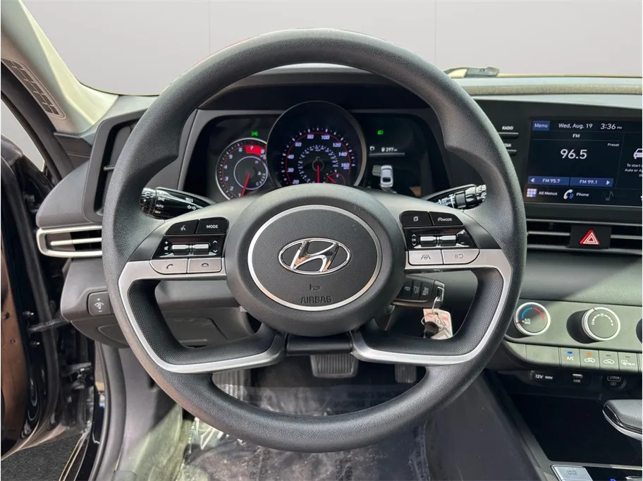 Hyundai Elantra photo 19
