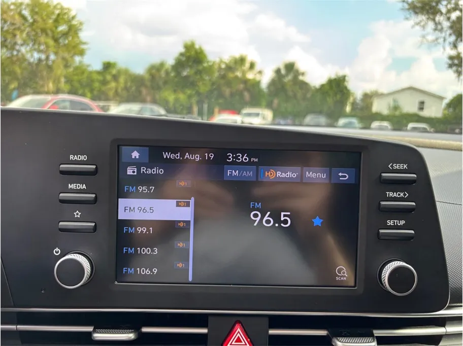 Hyundai Elantra photo 22