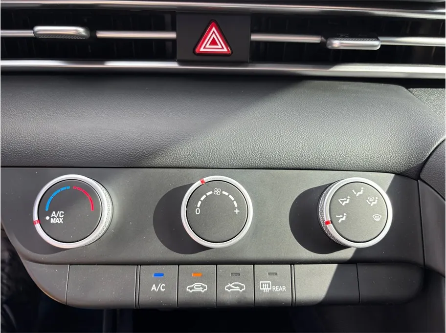 Hyundai Elantra photo 24