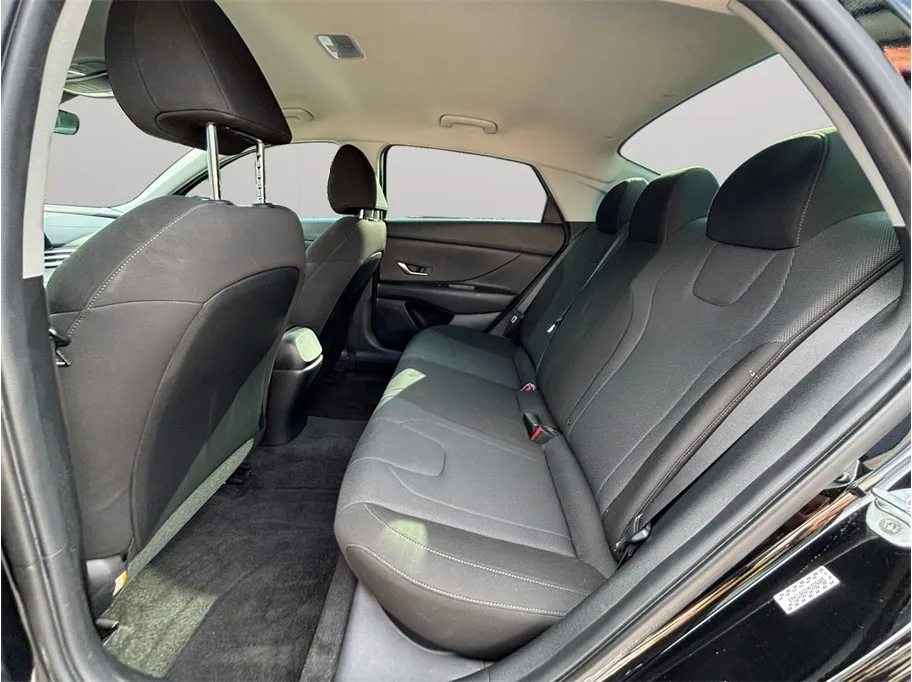 Hyundai Elantra photo 29