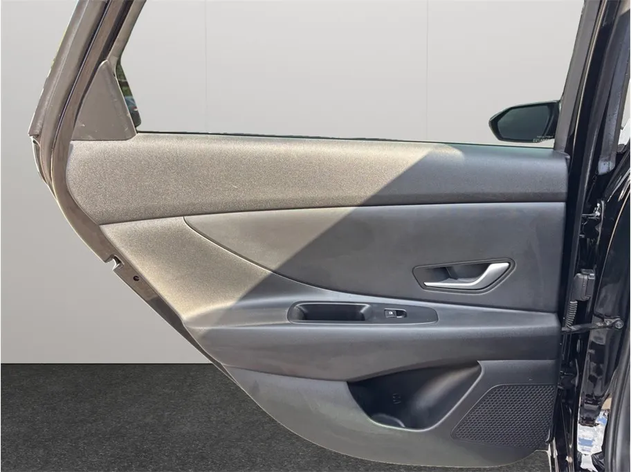 Hyundai Elantra photo 30