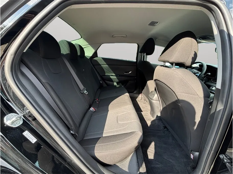 Hyundai Elantra photo 31