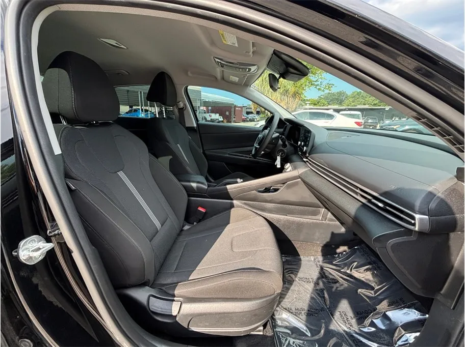Hyundai Elantra photo 32