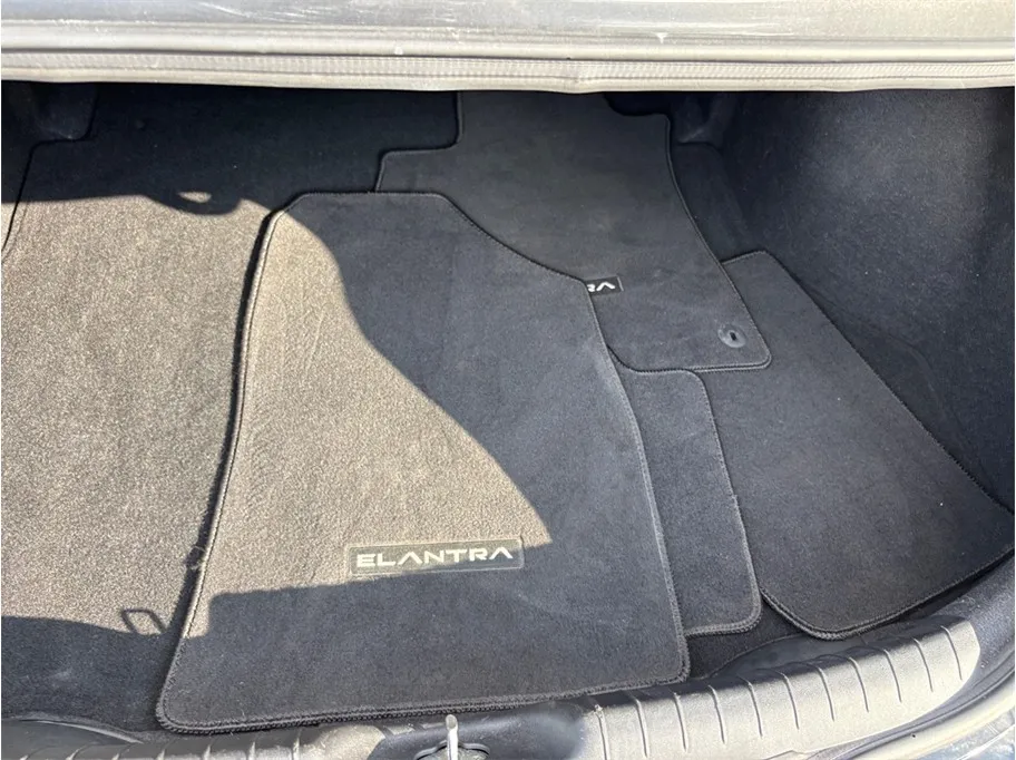 Hyundai Elantra photo 36