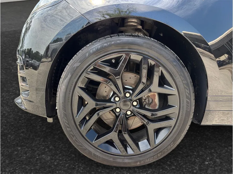 Land Rover Range Rover Velar photo 13