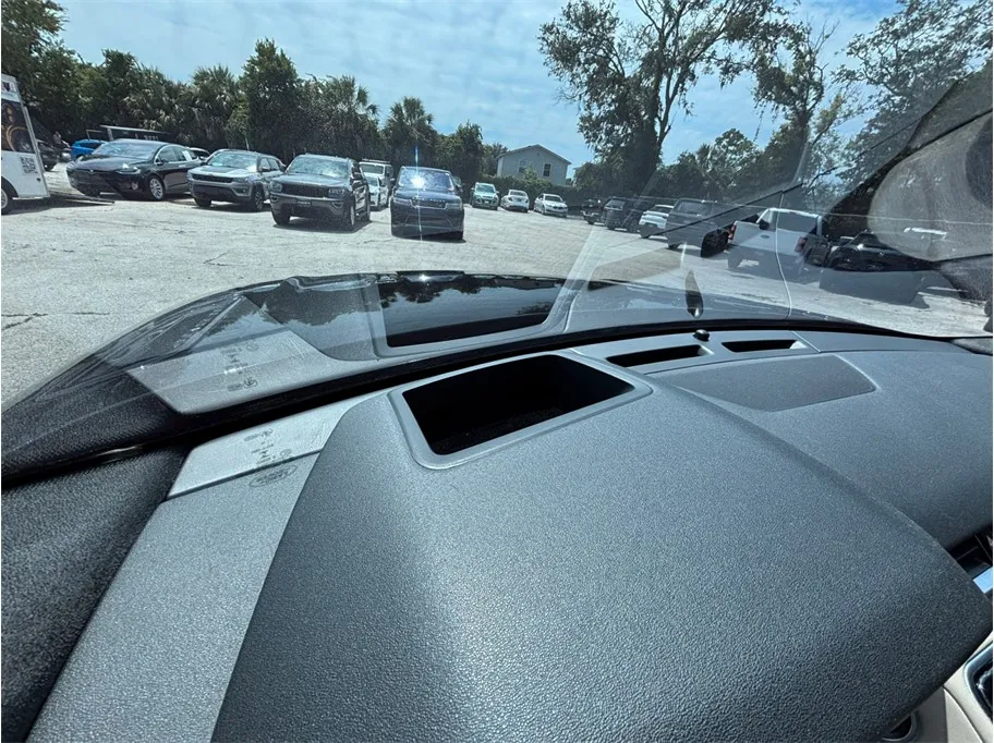 Land Rover Range Rover Velar photo 15