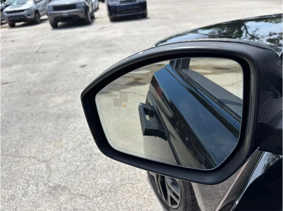 Land Rover Range Rover Velar photo 18