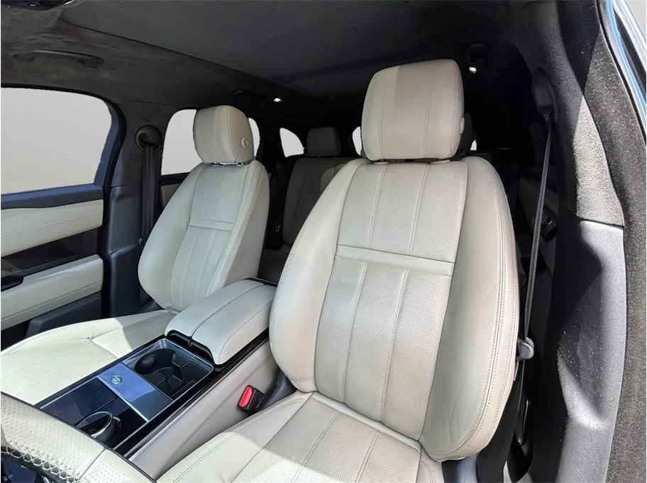 Land Rover Range Rover Velar photo 19