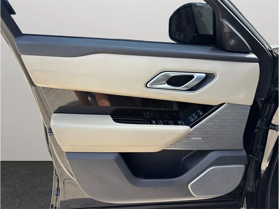 Land Rover Range Rover Velar photo 22