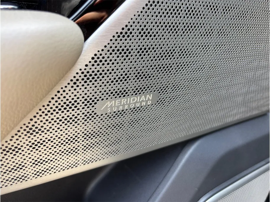 Land Rover Range Rover Velar photo 25