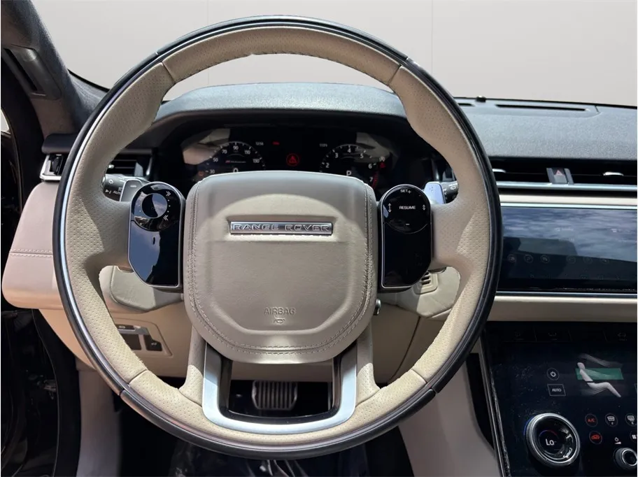 Land Rover Range Rover Velar photo 27