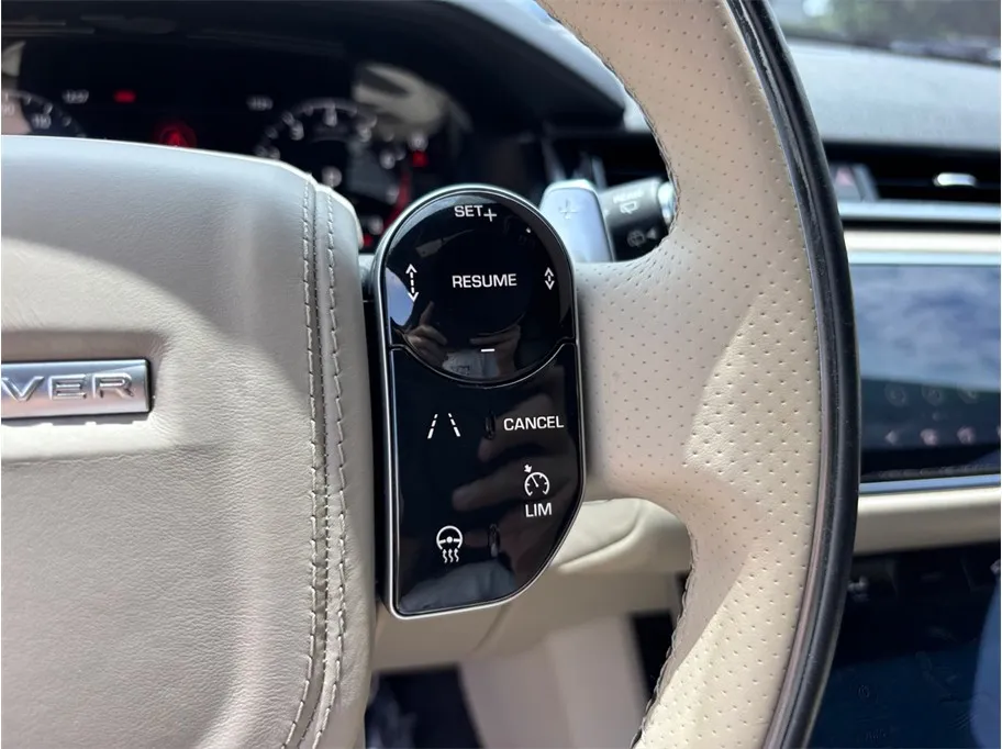 Land Rover Range Rover Velar photo 29