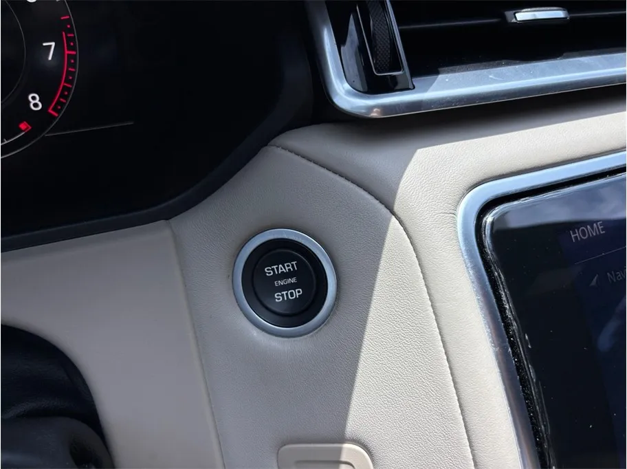 Land Rover Range Rover Velar photo 30