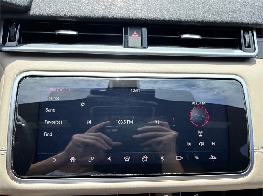 Land Rover Range Rover Velar photo 31