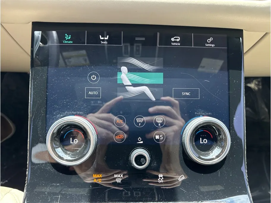 Land Rover Range Rover Velar photo 34