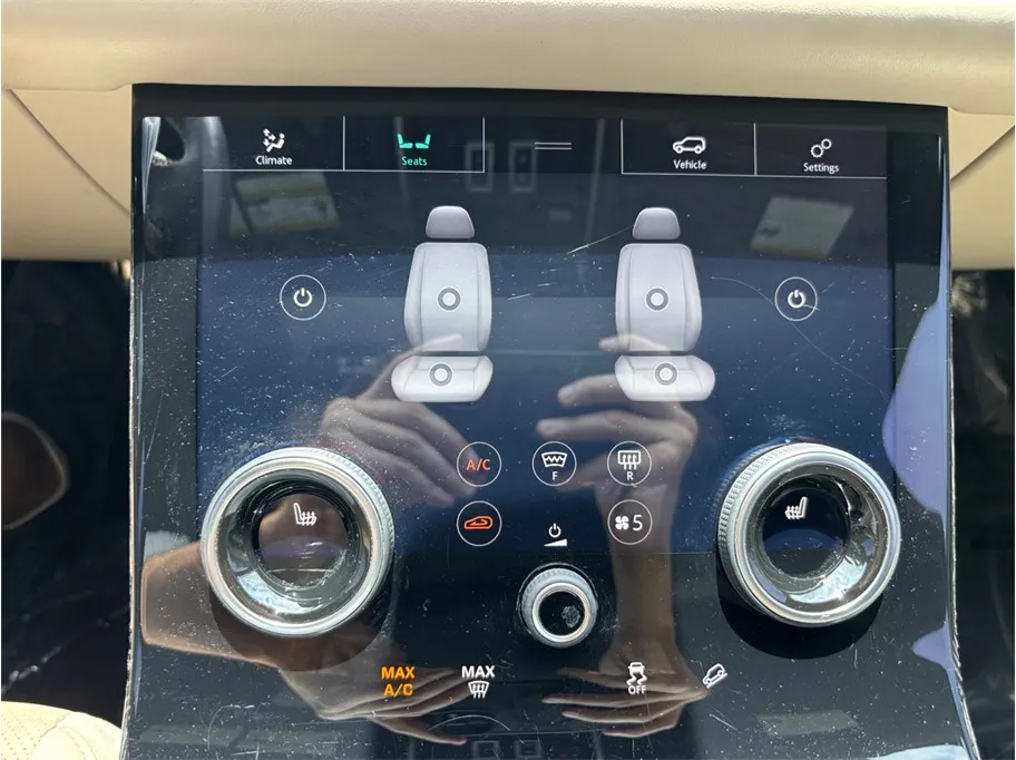 Land Rover Range Rover Velar photo 35