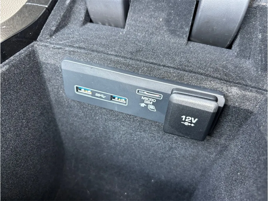 Land Rover Range Rover Velar photo 38