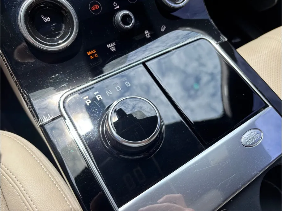 Land Rover Range Rover Velar photo 39