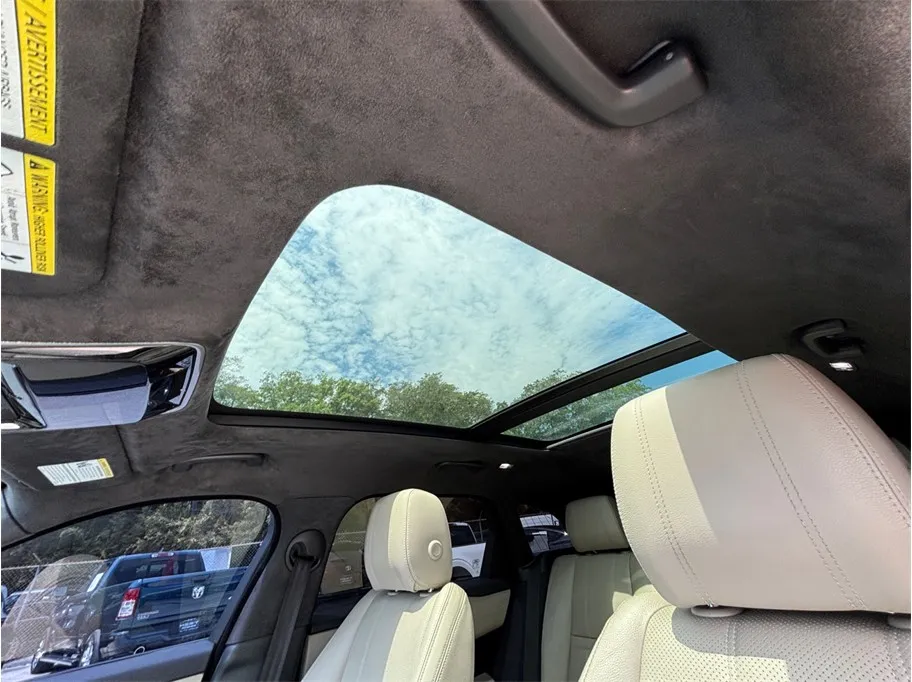 Land Rover Range Rover Velar photo 40
