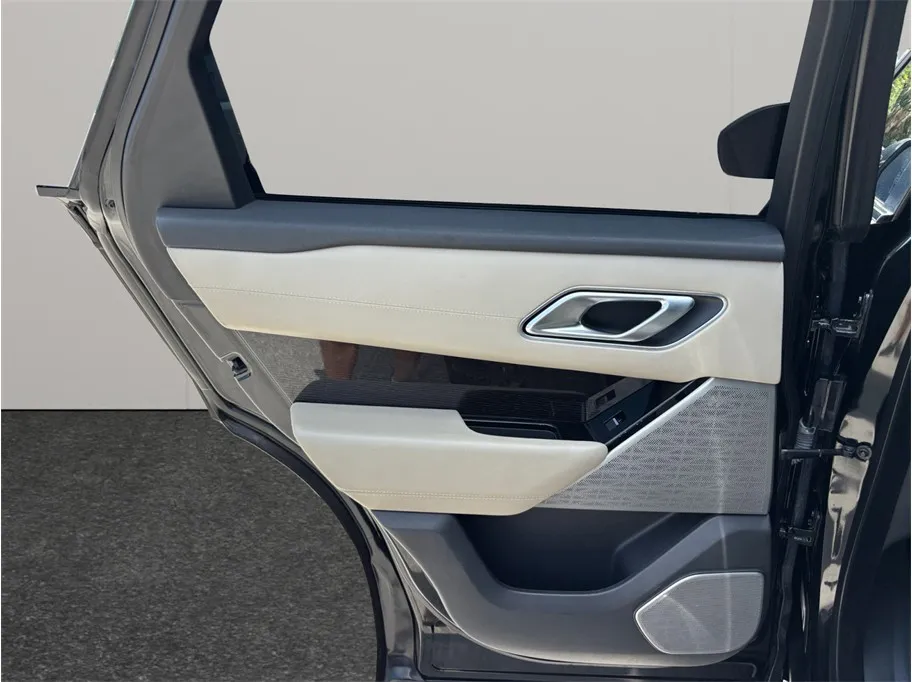 Land Rover Range Rover Velar photo 42