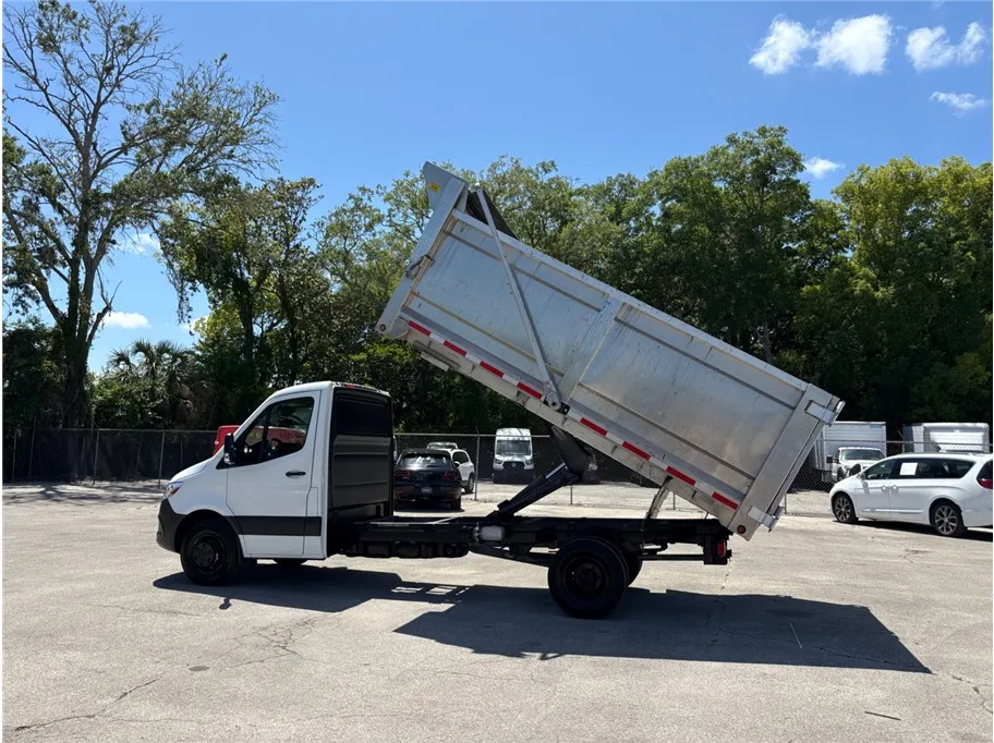 Mercedes-Benz Sprinter photo 13