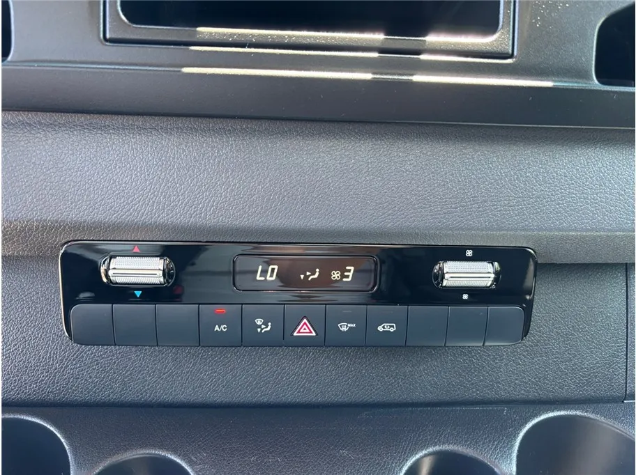 Mercedes-Benz Sprinter photo 23