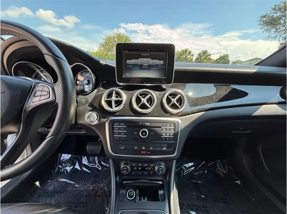 Mercedes-Benz CLA photo 11