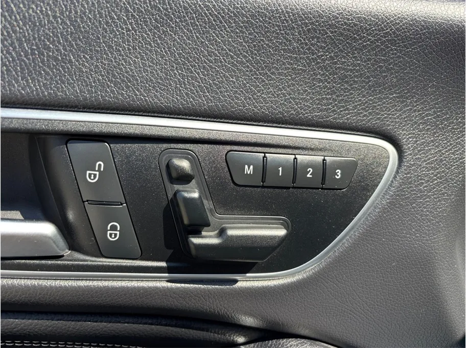 Mercedes-Benz CLA photo 16