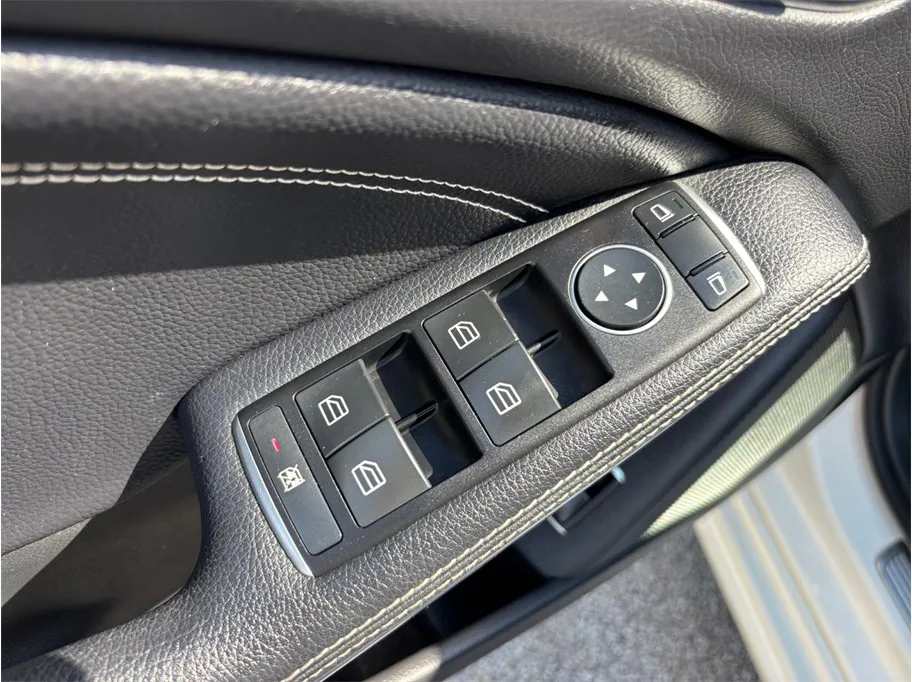 Mercedes-Benz CLA photo 18