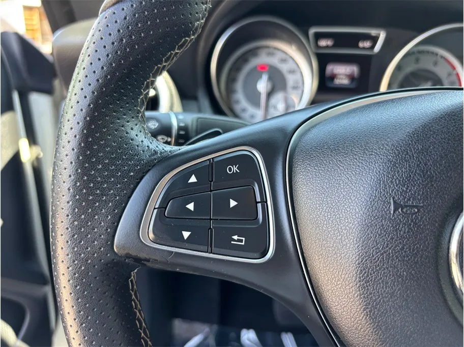 Mercedes-Benz CLA photo 22