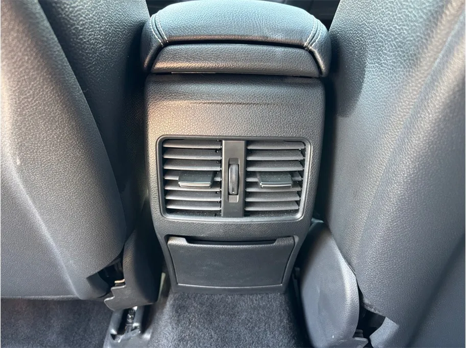 Mercedes-Benz CLA photo 33