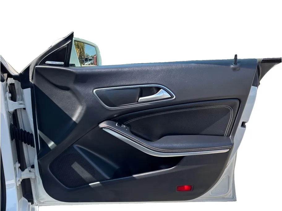 Mercedes-Benz CLA photo 37