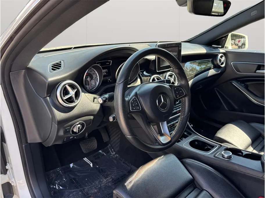 Mercedes-Benz CLA photo 6