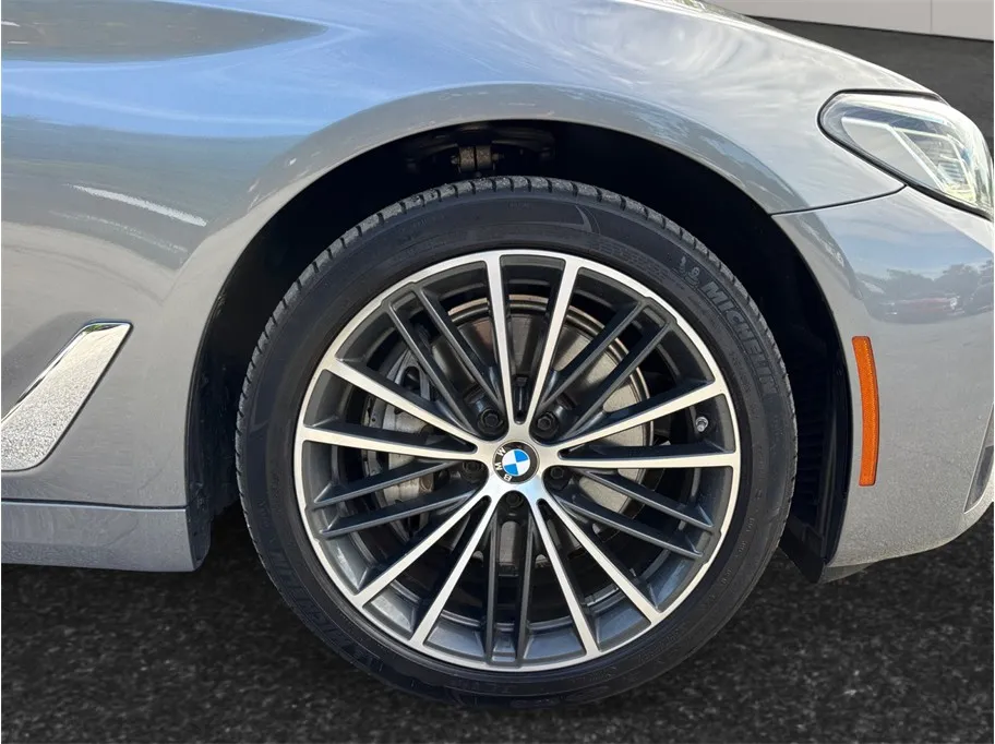 BMW 5 Series photo 13