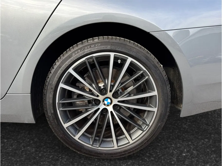 BMW 5 Series photo 16