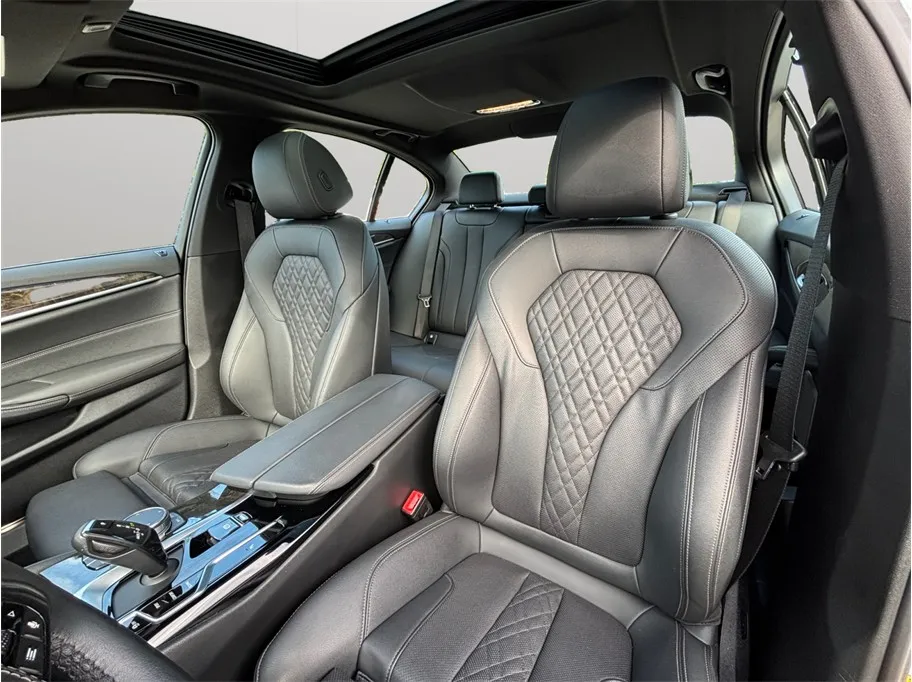 BMW 5 Series photo 21