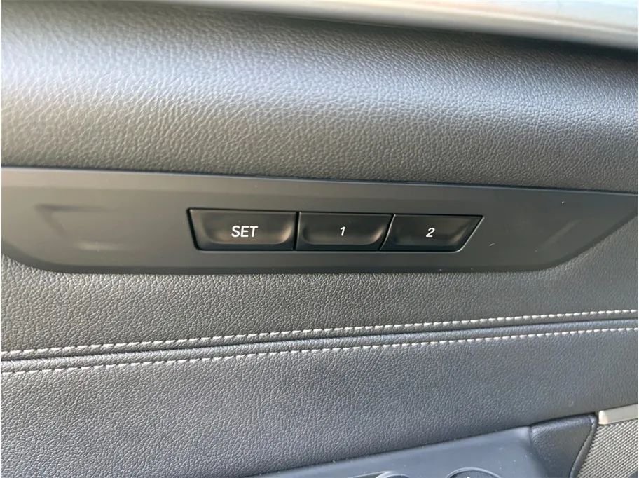 BMW 5 Series photo 26