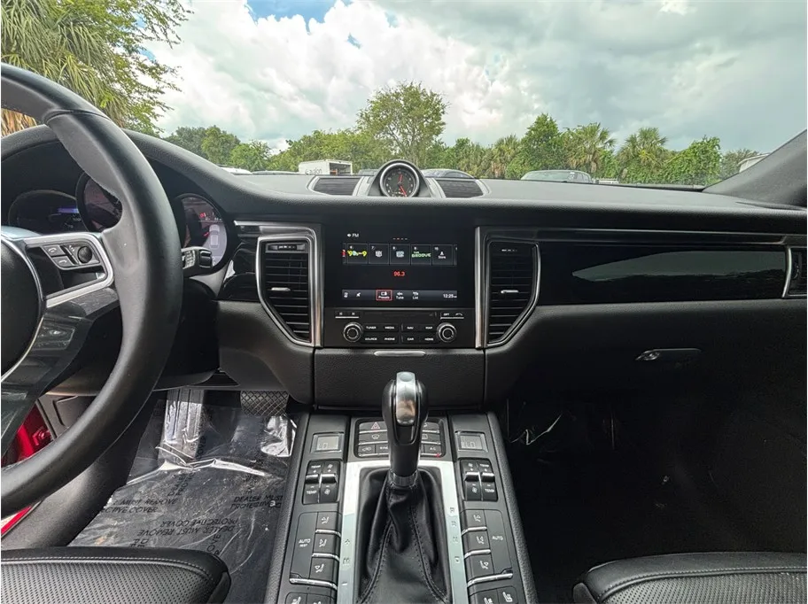 Porsche Macan photo 11