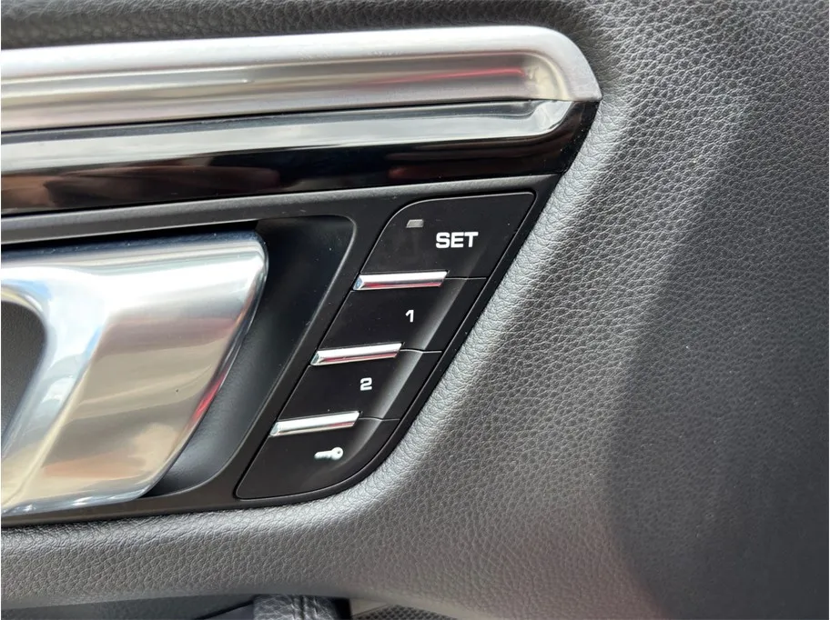 Porsche Macan photo 23